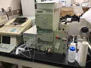 高速液体クロマトグラフィー（HPLC）装置