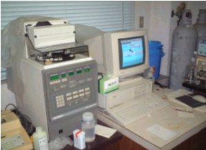 キャピラリー電気泳動分析装置