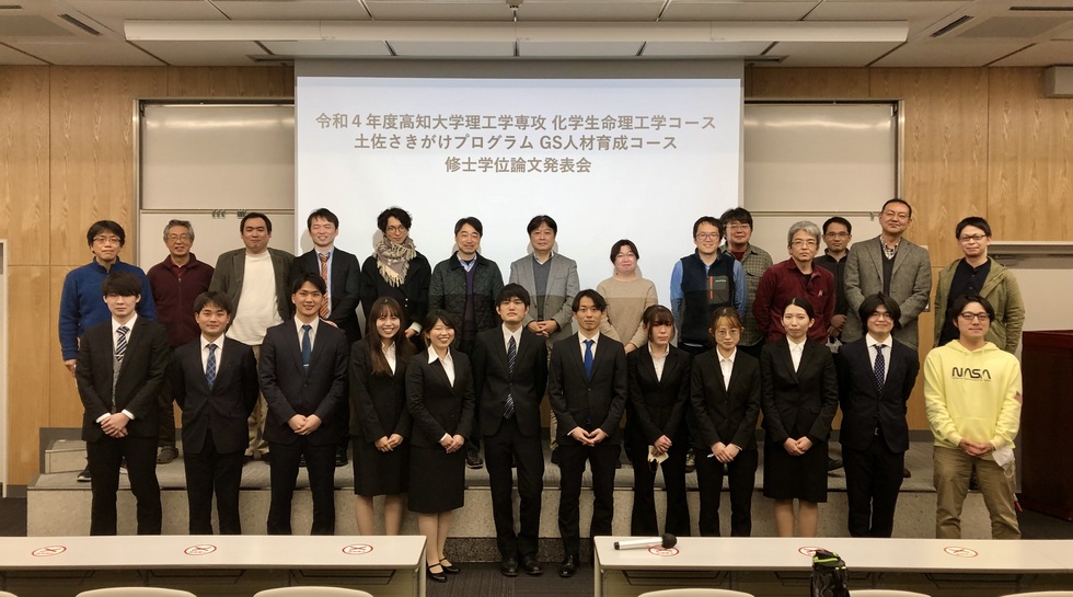 修士論文発表会集合写真（2022）