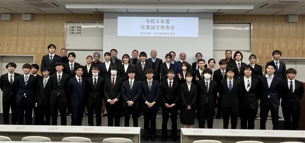 卒業論文発表会集合写真（2022）-2