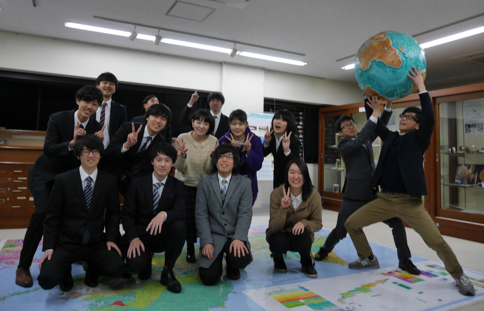 地球科学コース卒論修論発表会後.jpg
