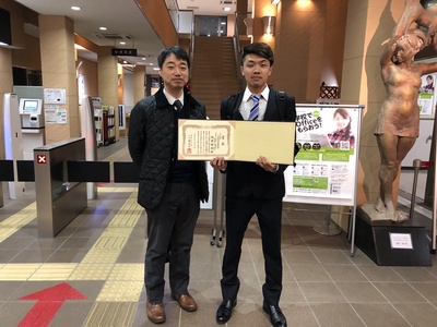 ２